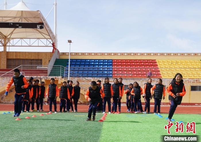 圖為孩子們正在進(jìn)行訓(xùn)練?！●R銘言 攝