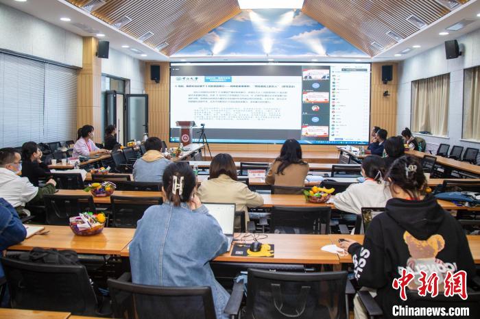 圖為論壇會(huì)議現(xiàn)場(chǎng)。　同東放 攝