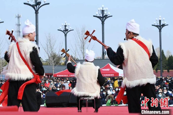 圖為陜北說書展演?！×赫赵?攝