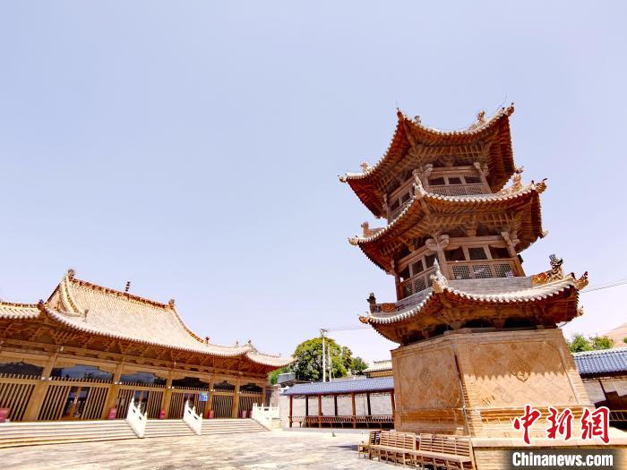 圖為阿河灘清真寺局部。　張?zhí)砀?攝