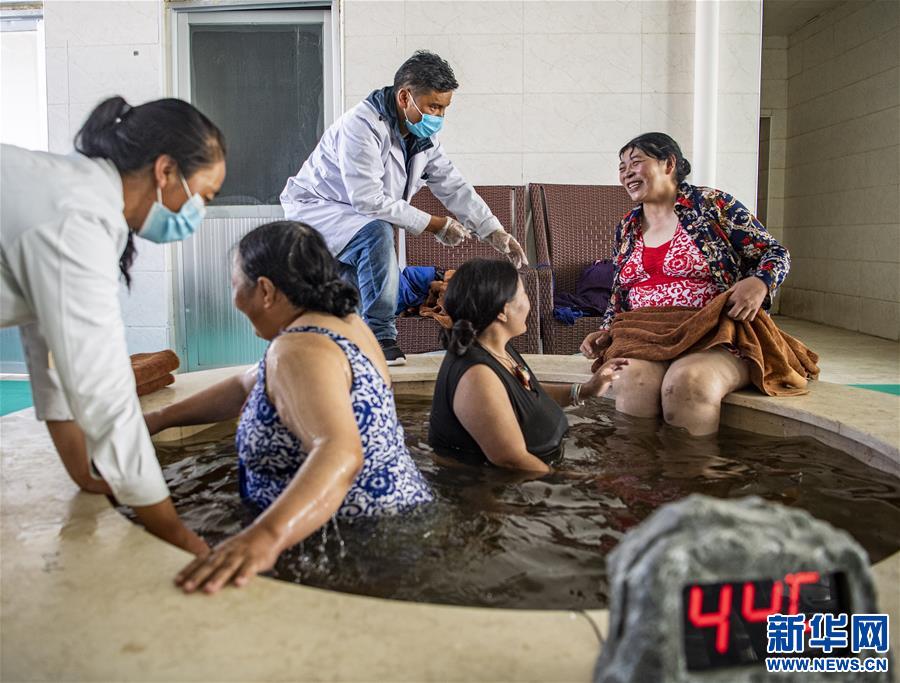 （新華全媒頭條·走向我們的小康生活·圖文互動(dòng)）（10）扎西德勒，我們的新家園——西藏易地扶貧搬遷搬出幸福美好新生活