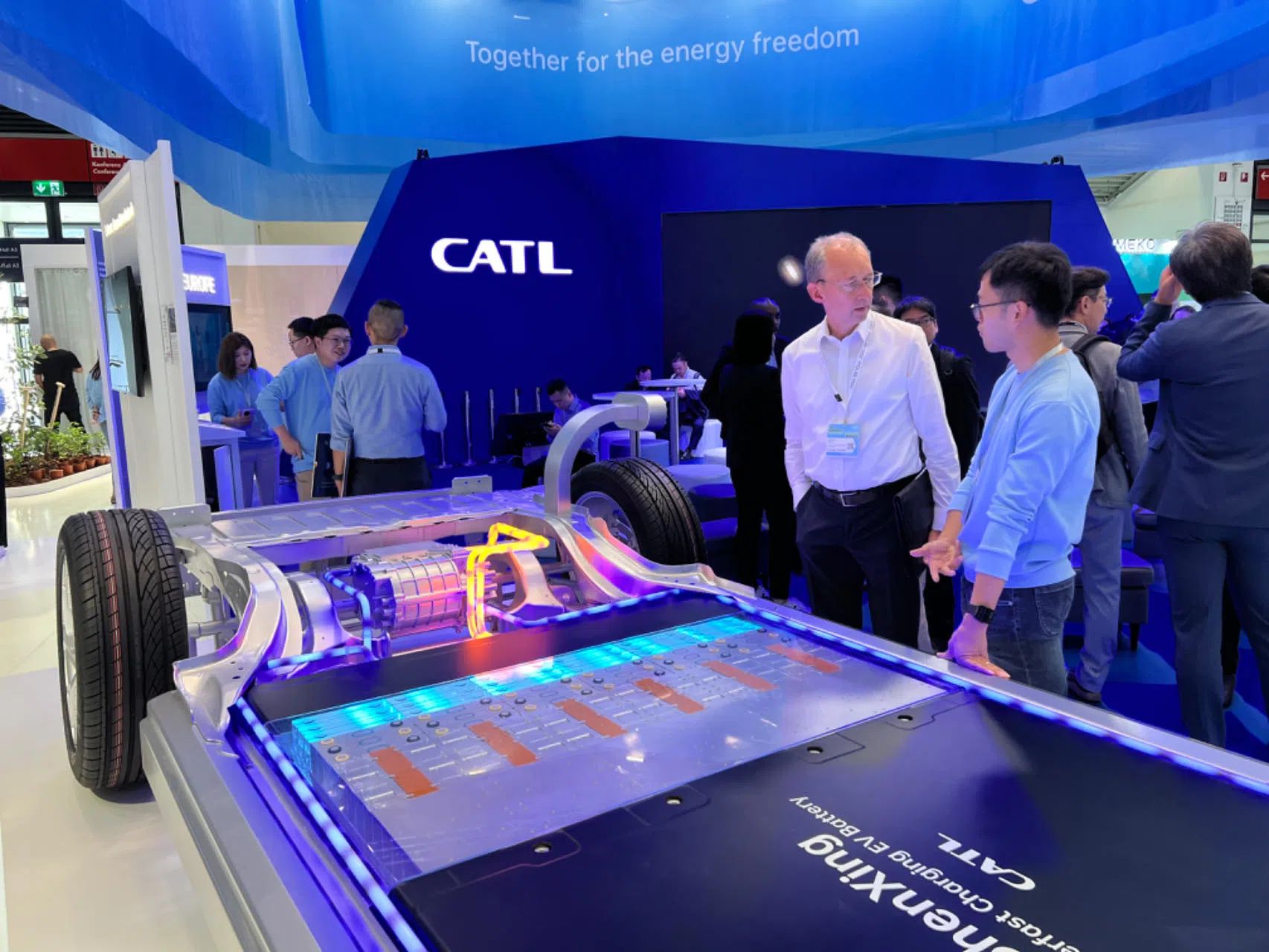 寧德時代在德國國際汽車及智慧出行博覽會的展臺。人民網(wǎng)記者 李強(qiáng)攝