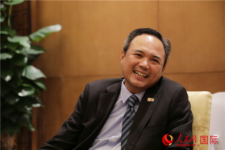 馬來西亞駐南寧總領(lǐng)事館總領(lǐng)事阿哈默·法蒂爾·伊斯邁爾在2024中國-東盟教育交流周期間接受人民網(wǎng)專訪。人民網(wǎng) 王婧攝