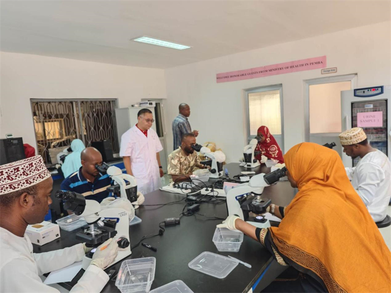 實驗室操作培訓現(xiàn)場。徐張懿攝。（專家組供圖）