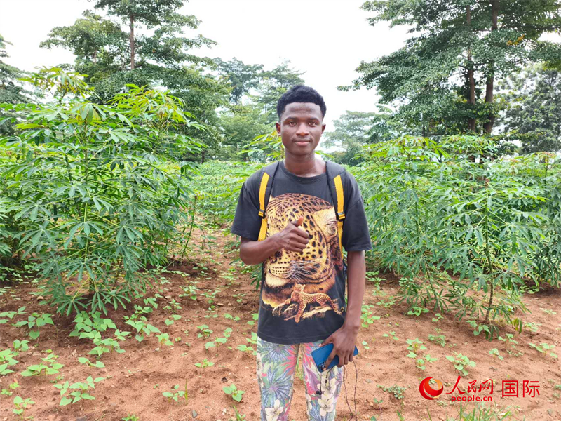 中文系的一位當(dāng)?shù)貙W(xué)生。 人民網(wǎng)記者 黃培昭攝