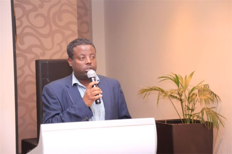 圖為埃塞俄比亞亞的斯亞貝巴大學(xué)政策研究員巴盧·德米西。受訪者供圖