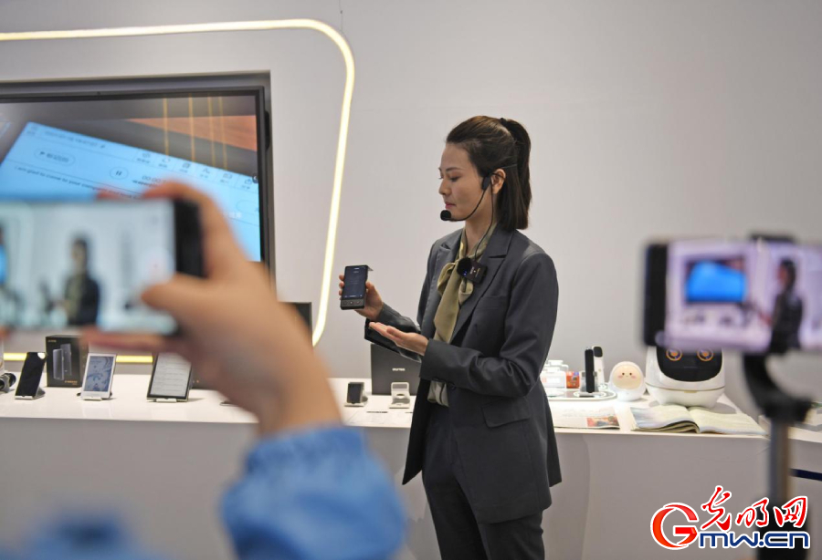 組圖丨AI、網(wǎng)絡安全、跨境電商……數(shù)字經(jīng)濟如此 “陜”耀