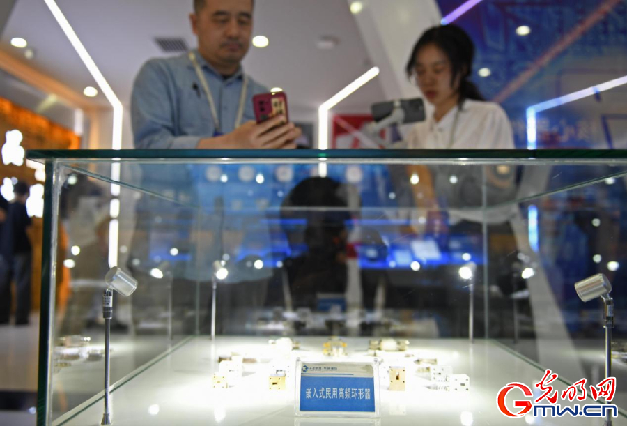 組圖丨AI、網(wǎng)絡安全、跨境電商……數(shù)字經(jīng)濟如此 “陜”耀