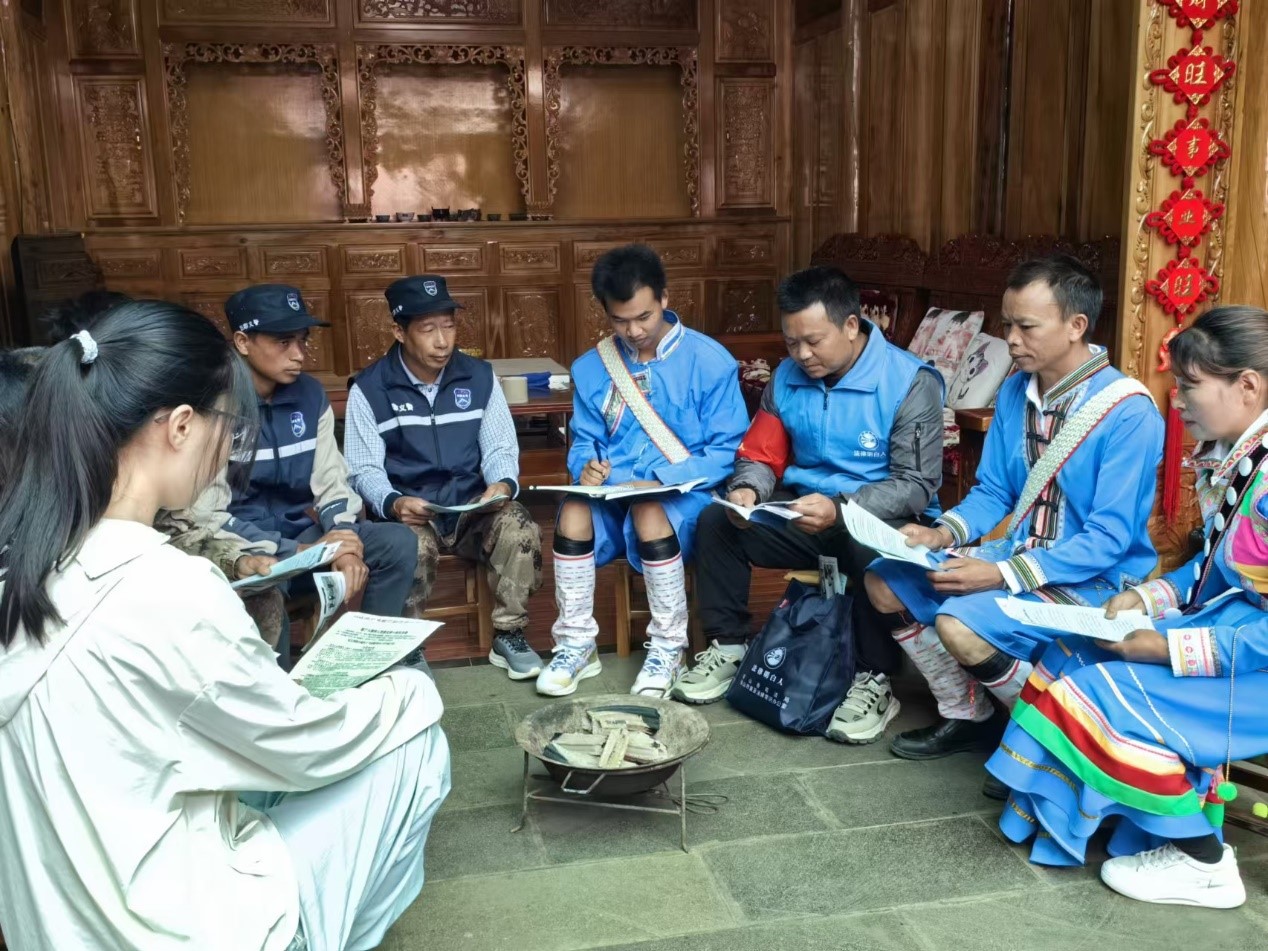 騰沖市猴橋鎮(zhèn)猴橋村國門新村舉辦火塘?xí)?。人民網(wǎng)記者 孝金波攝