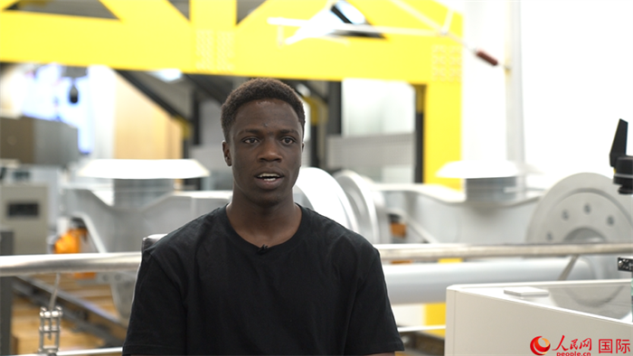 北京交通大學(xué)肯尼亞籍留學(xué)生阿布接受人民網(wǎng)采訪。人民網(wǎng) 周琳佳 攝