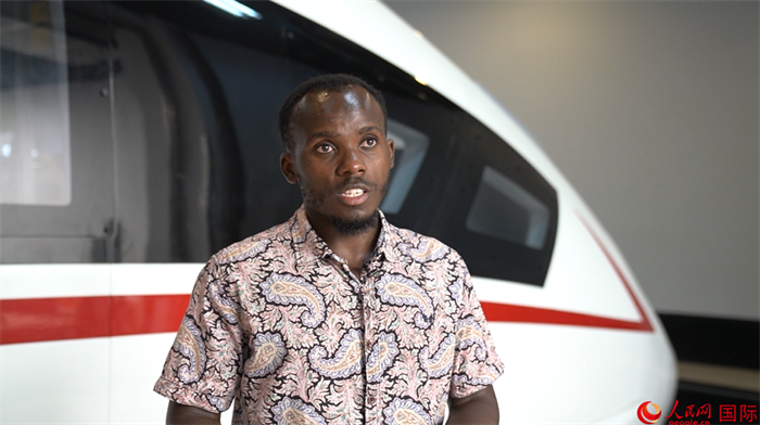 北京交通大學(xué)肯尼亞籍留學(xué)生卡里烏接受人民網(wǎng)采訪。人民網(wǎng) 周琳佳攝