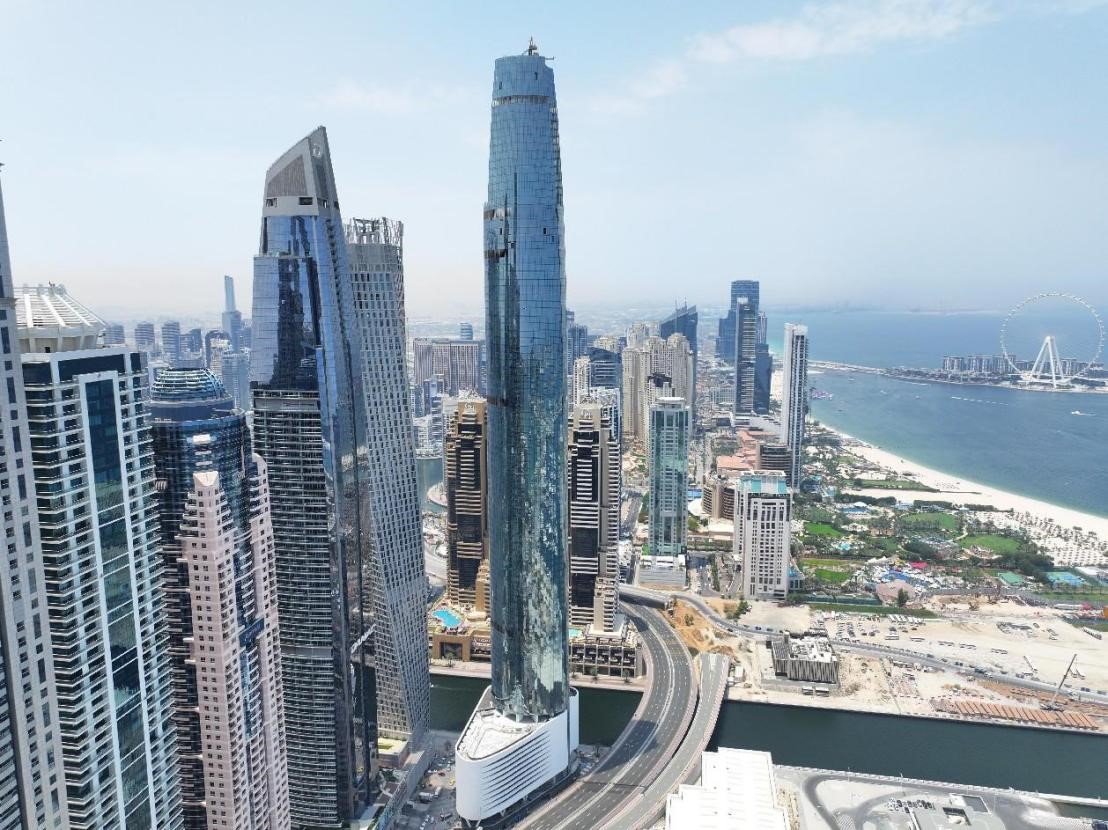 圖中最高建筑即為迪拜藍天酒店。中鐵十八局供圖