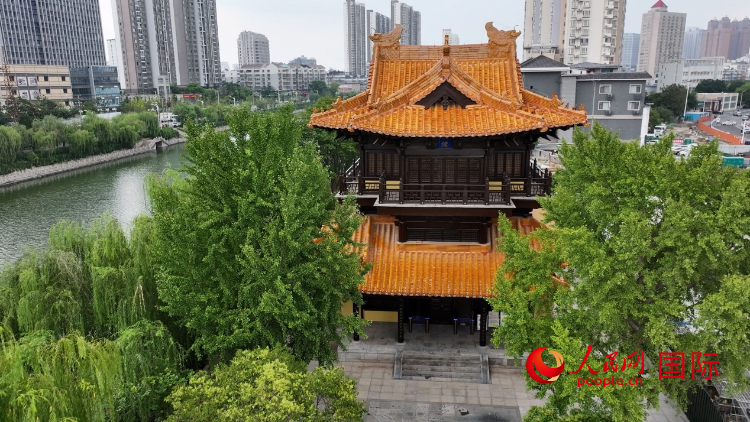 黃樓外觀。人民網(wǎng)記者 余樂(lè)攝