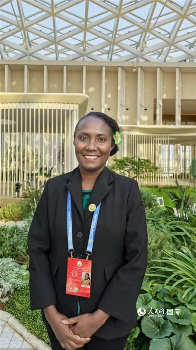 所羅門群島婦女、青年、兒童與家庭事務(wù)部新聞發(fā)言人尼祿·凡科莎接受人民網(wǎng)采訪。 人民網(wǎng) 吳詩敏攝