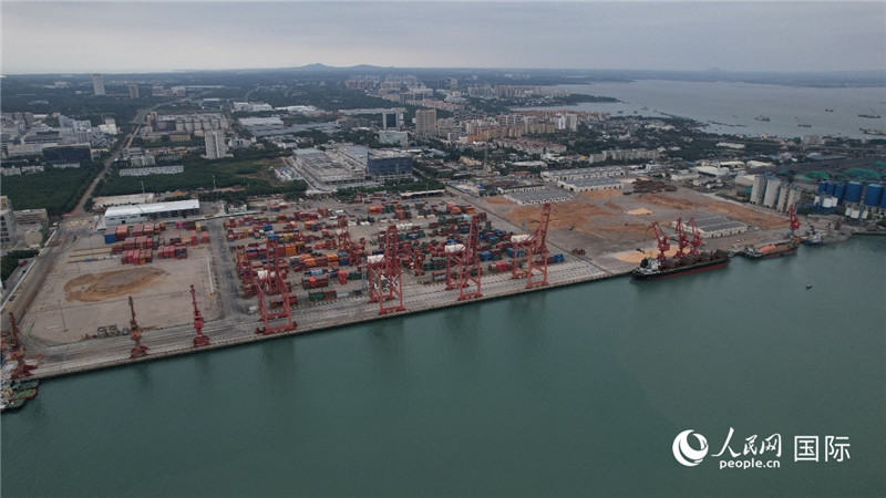 海南省儋州市洋浦國際集裝箱碼頭俯瞰圖。人民網(wǎng)記者孟凡盛攝