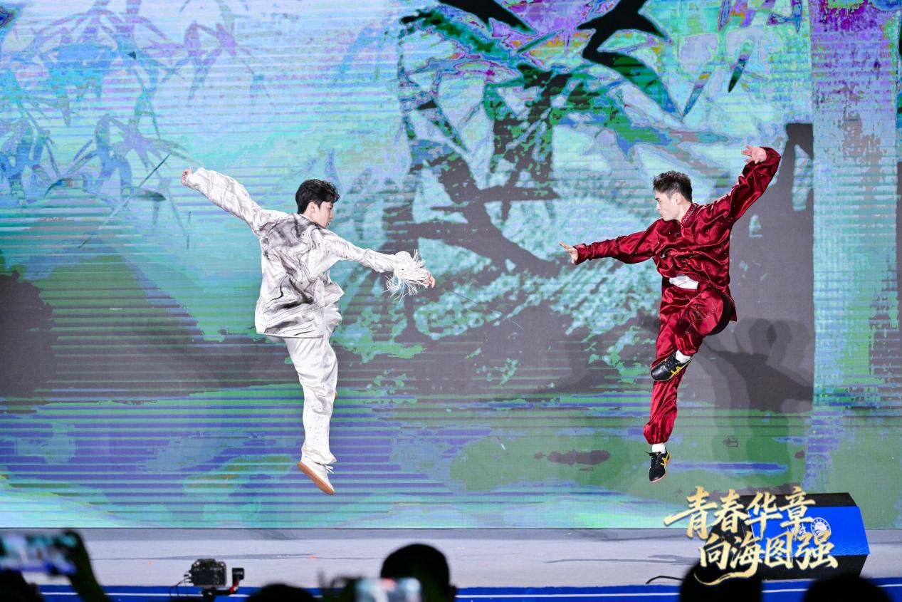 全運(yùn)健兒劉德文、紀(jì)豪（左）帶來“青春有我”的澎湃活力。主辦方供圖