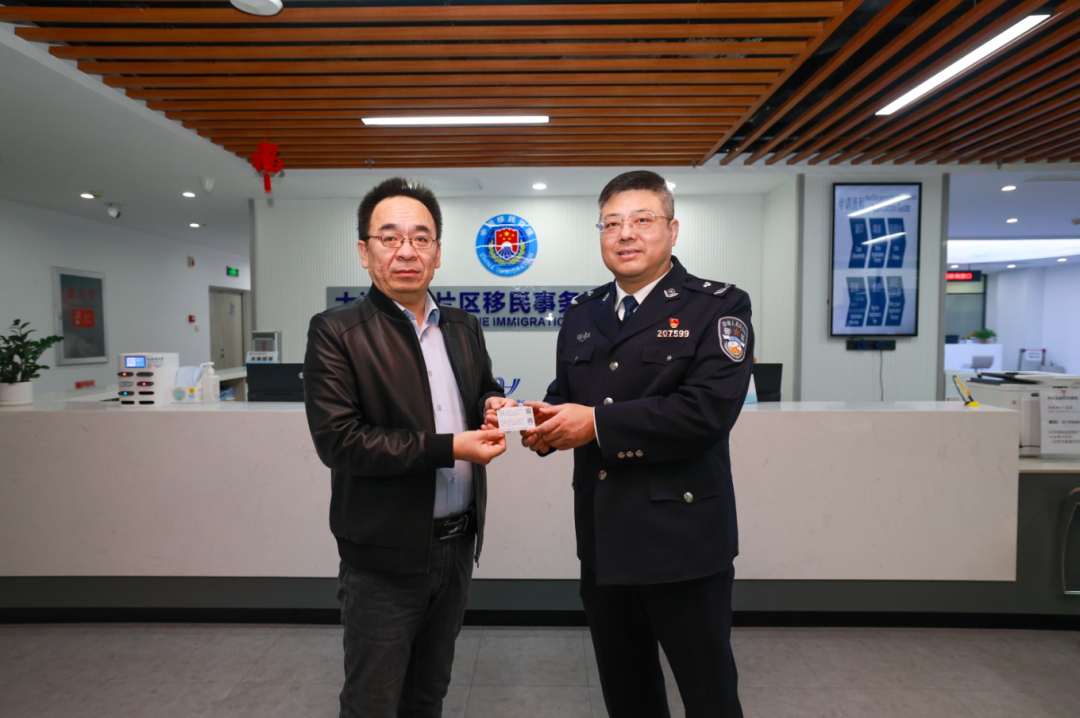 全省首張往來港澳人才簽注落地大連自貿(mào)片區(qū)。遼寧自貿(mào)試驗(yàn)區(qū)大連片區(qū)供圖