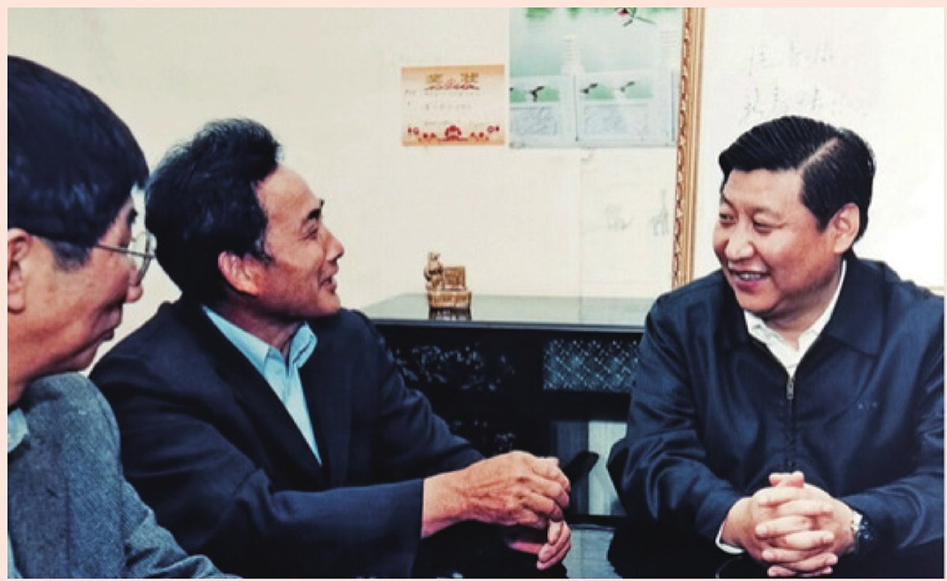 2003年4月24日，時(shí)任浙江省委書記習(xí)近平在浙江下姜村調(diào)研。