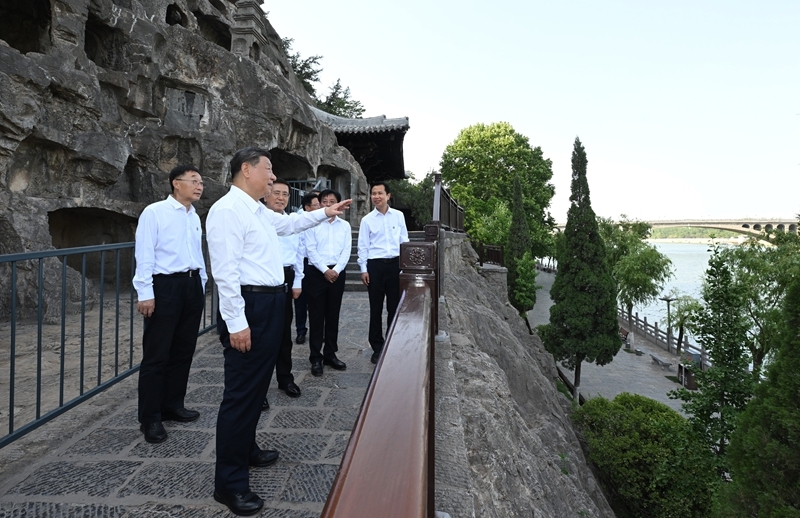 2025年5月19日至20日，中共中央總書記、國家主席、中央軍委主席習(xí)近平在河南考察。這是19日下午，習(xí)近平在洛陽龍門石窟考察。新華社記者 謝環(huán)馳 攝