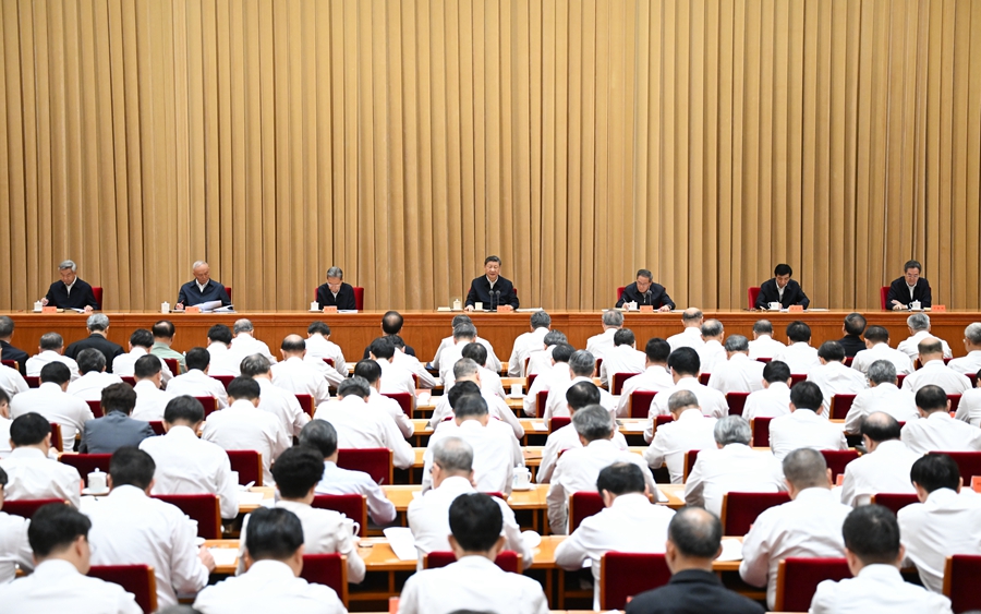 7月14日至15日，中央城市工作會議在北京舉行。中共中央總書記、國家主席、中央軍委主席習(xí)近平出席會議并發(fā)表重要講話。中共中央政治局常委李強、趙樂際、王滬寧、蔡奇、丁薛祥、李希出席會議。