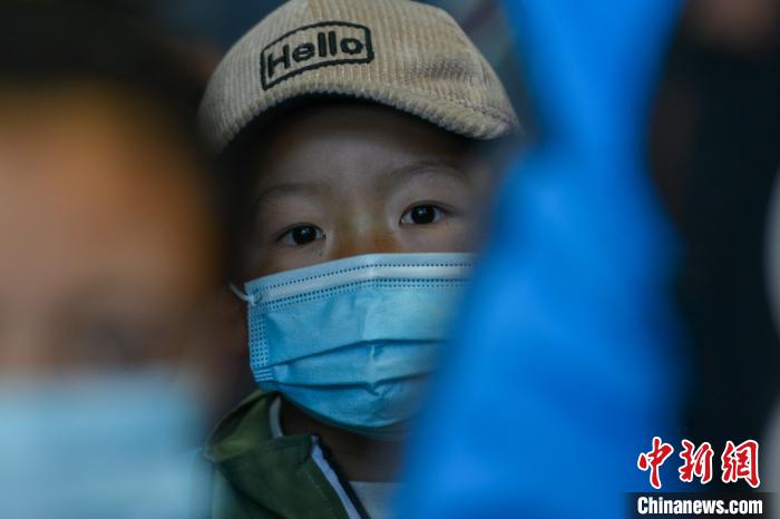 醫(yī)生介紹，孩子們治療后再遵醫(yī)囑服用一段時(shí)間藥物后，便可康復(fù)。　江飛波 攝