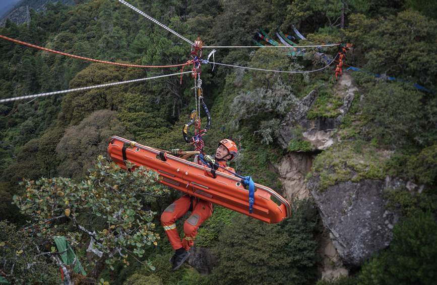 橫渡現(xiàn)場 。西繞拉翁攝
