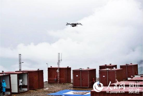 四川甘孜雅江縣引入無人機(jī)運(yùn)輸，拓寬群眾致富增收新渠道。（圖片由雅江縣委宣傳部提供）
