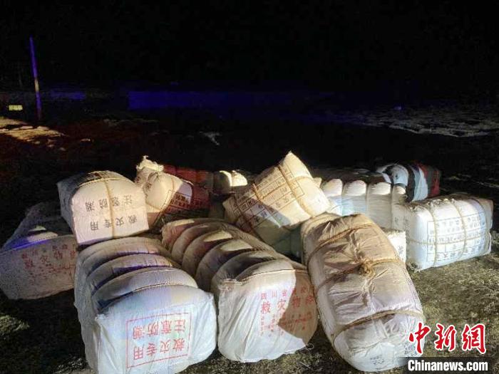 四川石渠地震:電網(wǎng)運行正常第一批救援物資運抵震區(qū)