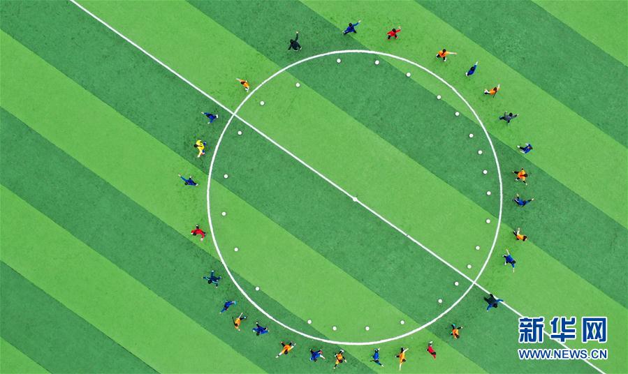 （體育·專題）（26）足球——踢球吧！草原女孩