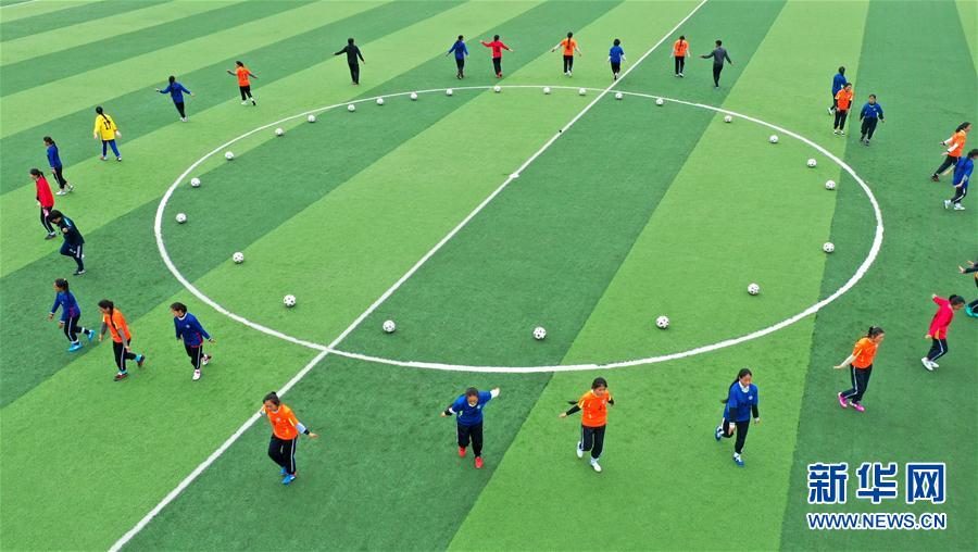 （體育·專題）（19）足球——踢球吧！草原女孩