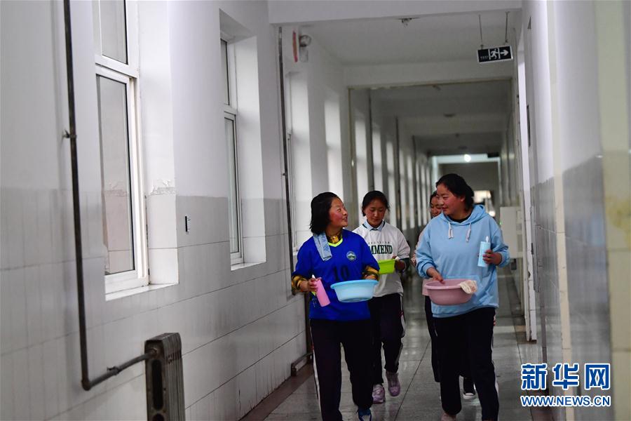 （體育·專題）（23）足球——踢球吧！草原女孩