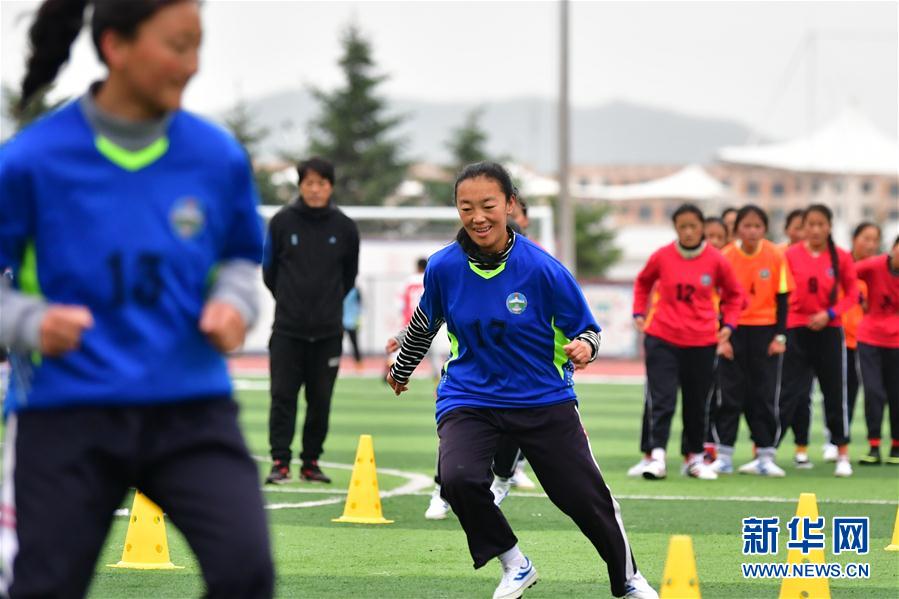 （體育·專題）（14）足球——踢球吧！草原女孩