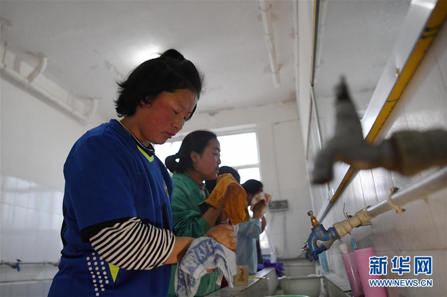 （體育·專題）（25）足球——踢球吧！草原女孩