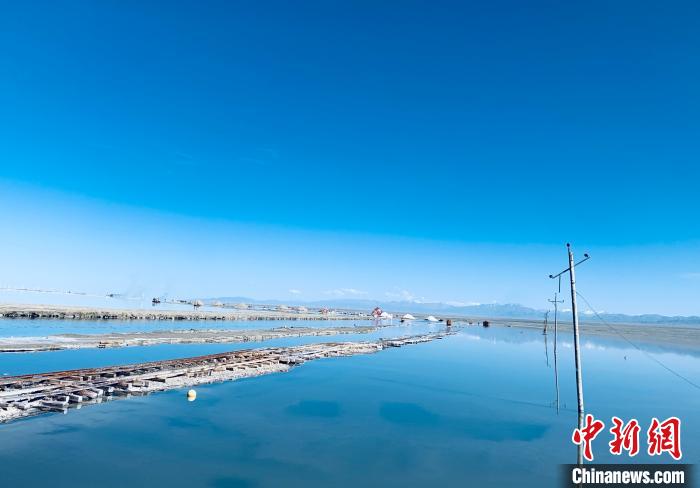 “天空之鏡”下的農民新生活:從靠天吃飯到自食其力