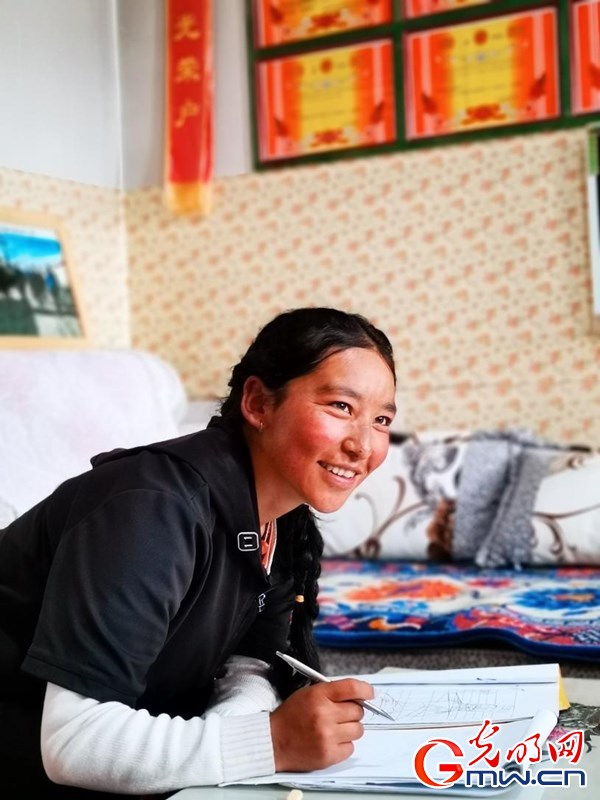 挪窮窩，拔窮根——青海澤庫移民安置點(diǎn)里的新生活