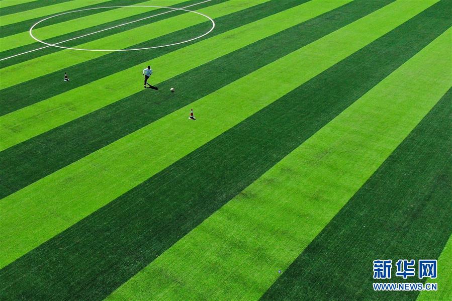 （走向我們的小康生活）（5）青?，敹啵狐S河源的幸福村