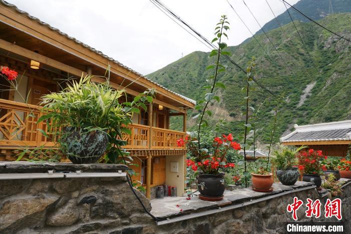 若吉村民宿?！∽g 攝