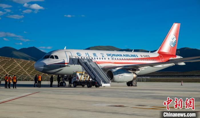 甘孜格薩爾機(jī)場(chǎng)。　劉炳科 攝