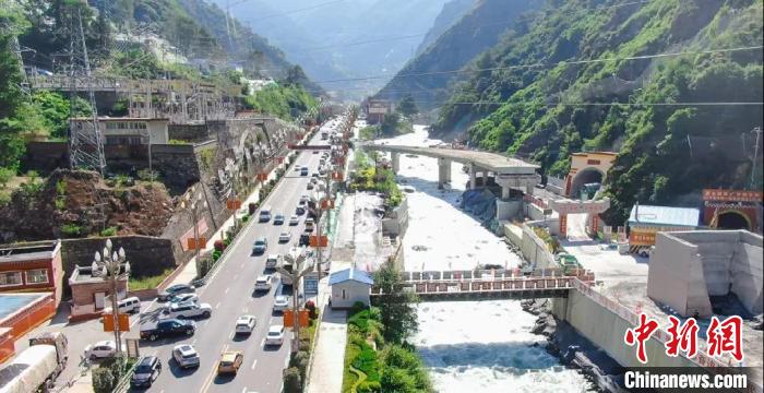 郭達(dá)山隧道進(jìn)口實(shí)況?！】蛋蛡髅焦﹫D