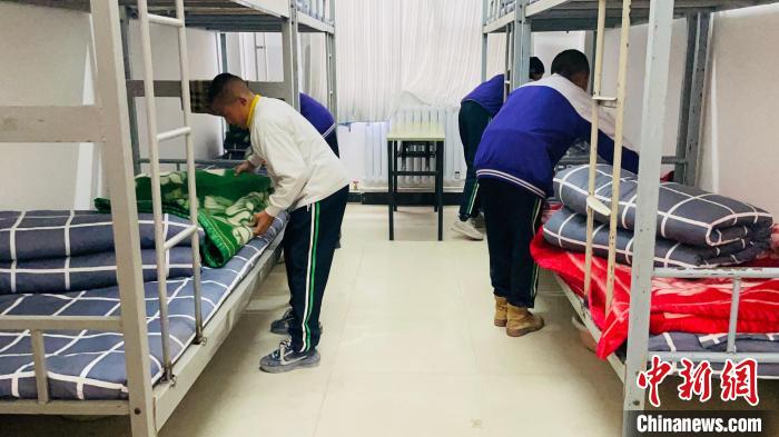 青?，敹嗟卣馂?zāi)后重建見聞：從帳篷教室到分區(qū)上課