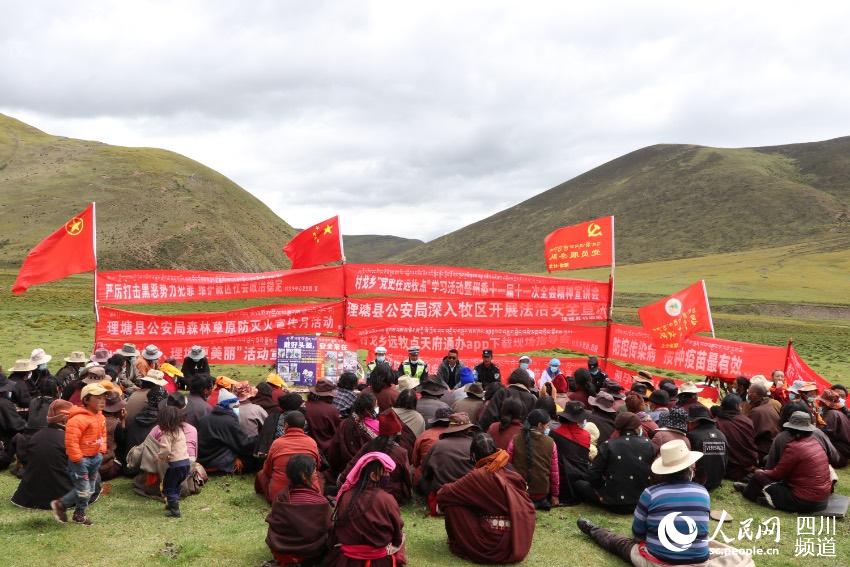 草地上宣講。巴登攝