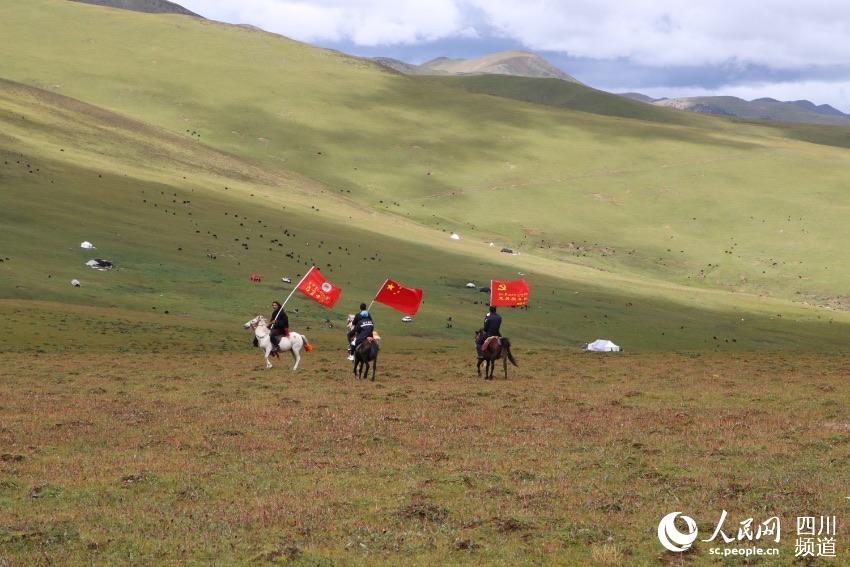 馬背宣講隊。巴登攝