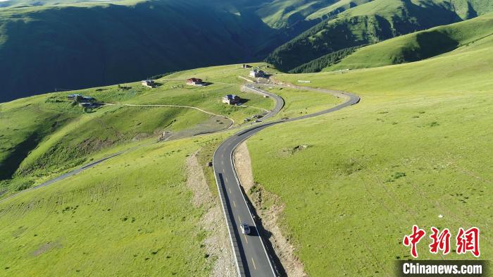 四川道孚：打通交通脈絡(luò)，連通百姓幸福
