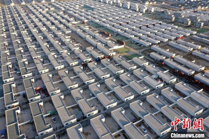 圖為蘭州新區(qū)移民安置區(qū)?！《P 攝