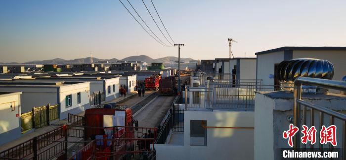 圖為蘭州新區(qū)移民安置區(qū)?！∥航ㄜ?攝