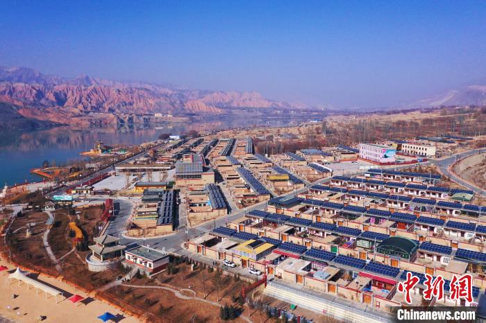 青海藏鄉(xiāng)“小三亞”：開(kāi)門(mén)是店關(guān)門(mén)是家