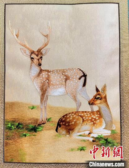 圖為藏繡作品。　祁增蓓 攝