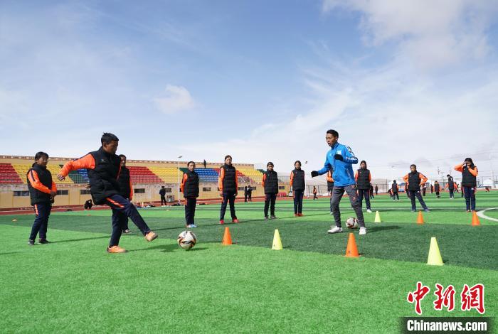 圖為孩子們正在進行訓練。　馬銘言 攝