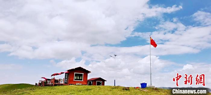 圖為地處同仁市加吾鄉(xiāng)東維村的農(nóng)家樂?！⑿憔?攝