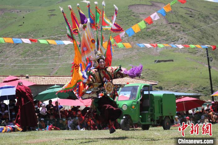 圖為表演現(xiàn)場?！“喱斂h文體旅游廣電局 供圖